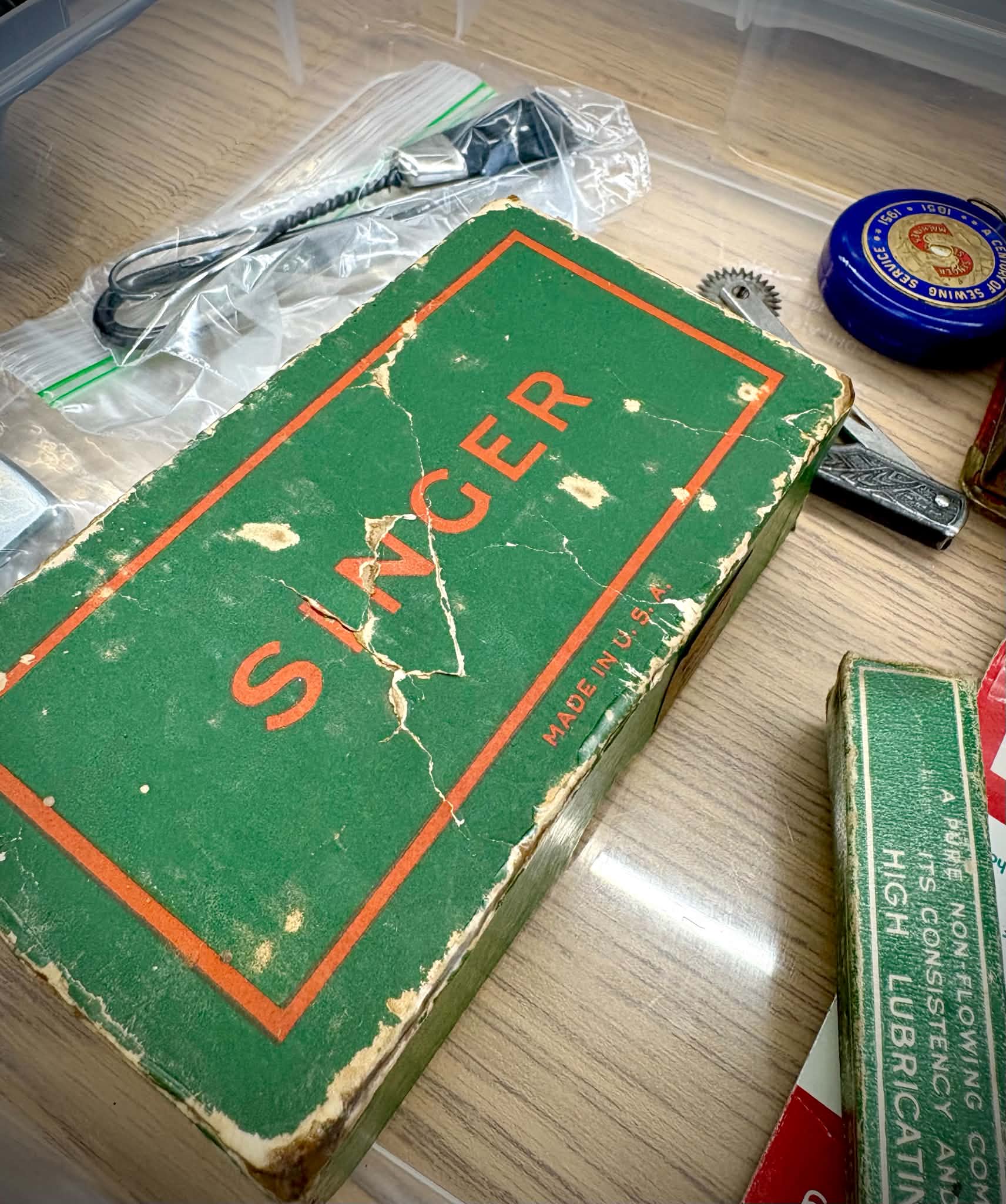 Vintage Singer accessory box at retreat